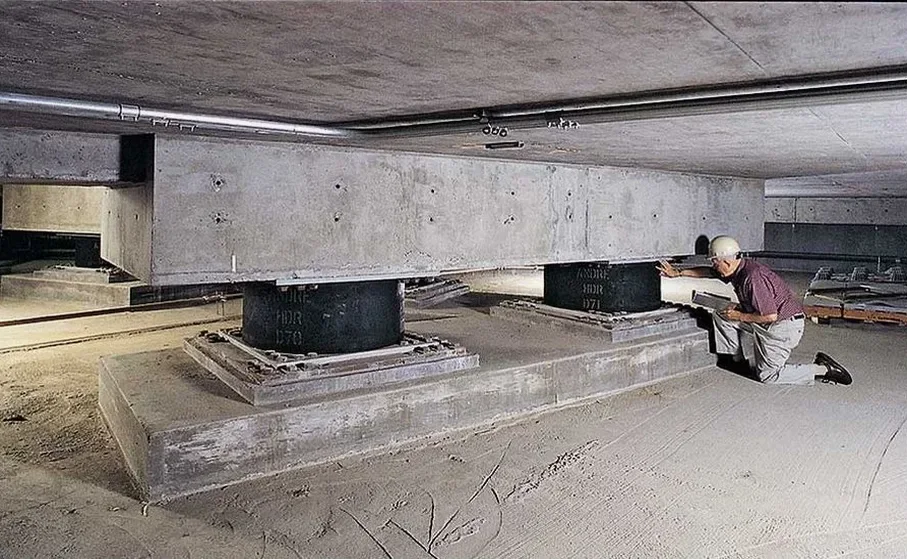 Base Isolation Seismic Design in Saint-Jérôme: Laboratory Testing and Performance Verification